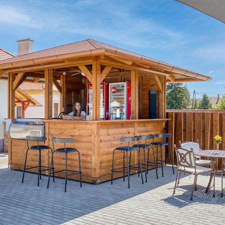 100 Eves Fogado Bed & Breakfast Szatymaz Exterior photo