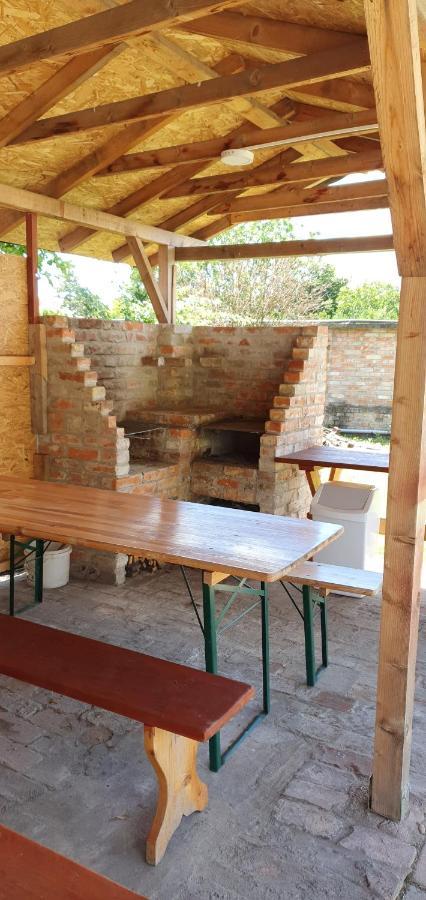 100 Eves Fogado Bed & Breakfast Szatymaz Exterior photo