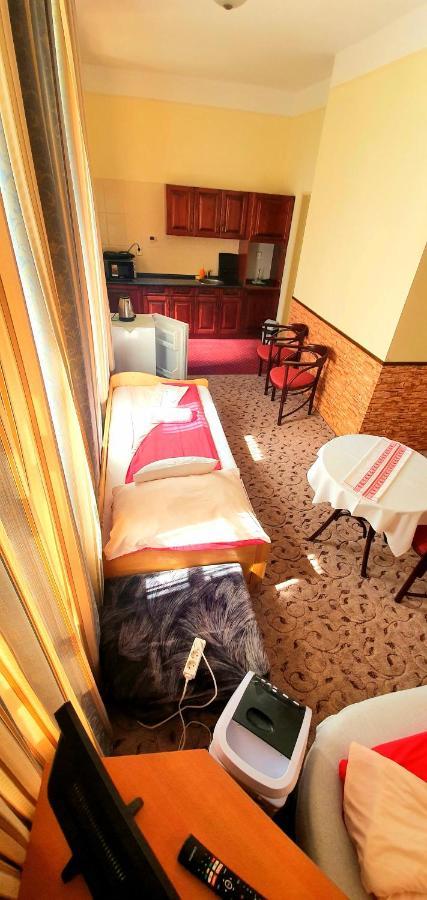 100 Eves Fogado Bed & Breakfast Szatymaz Exterior photo