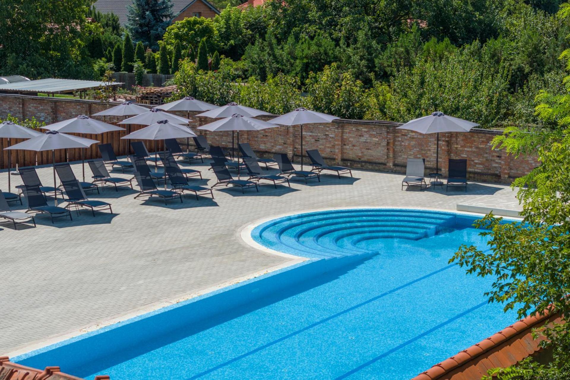 100 Eves Fogado Bed & Breakfast Szatymaz Exterior photo