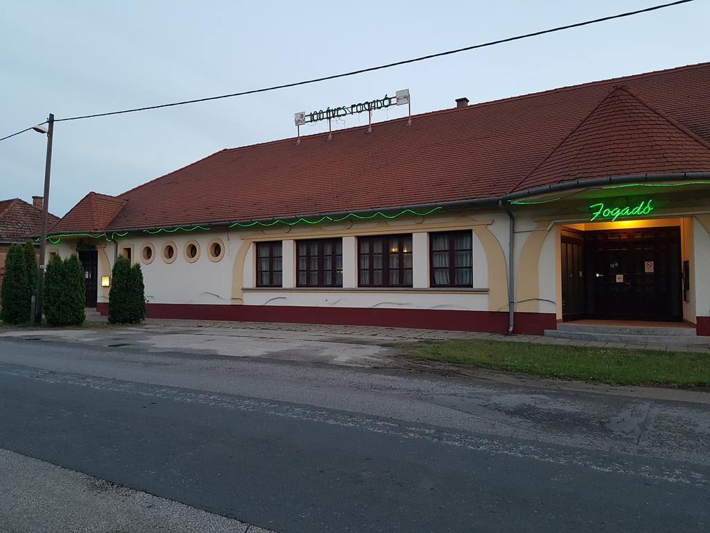 100 Eves Fogado Bed & Breakfast Szatymaz Exterior photo