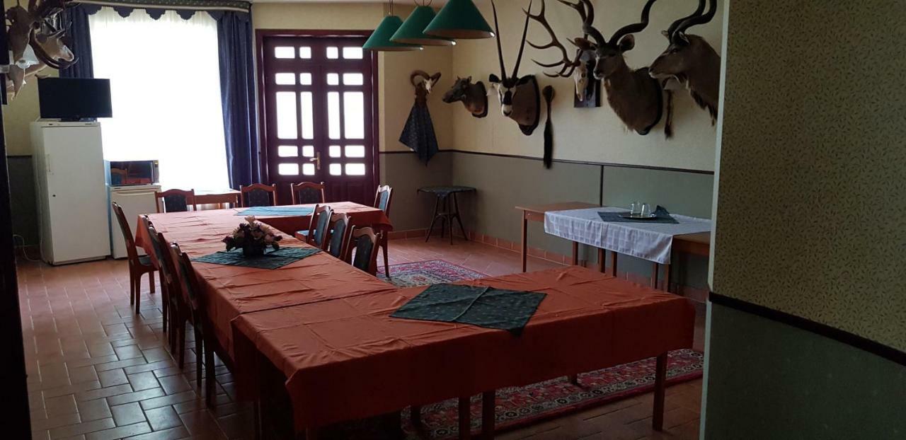 100 Eves Fogado Bed & Breakfast Szatymaz Exterior photo